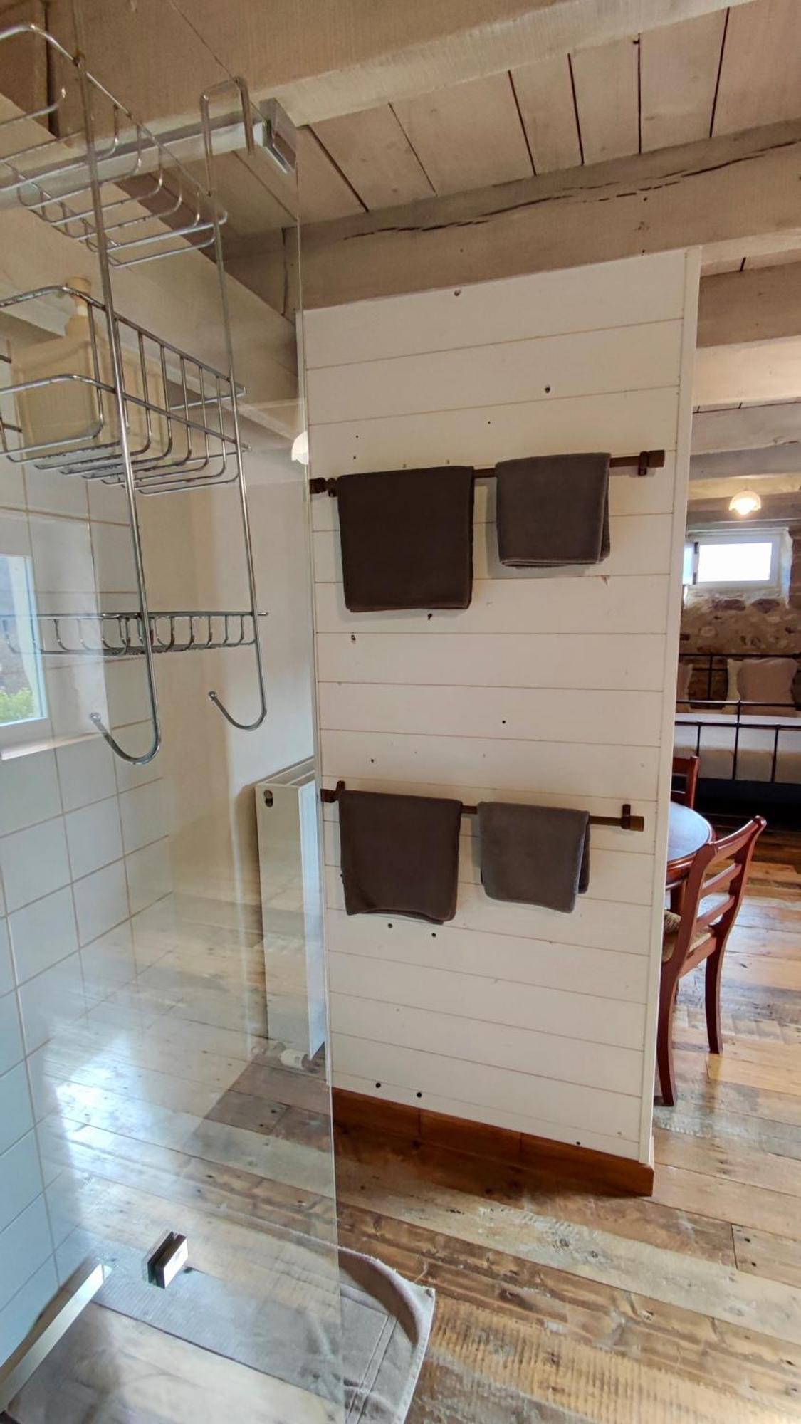 Les 5 Petits Lapins Acomodação com café da manhã Bar Exterior foto